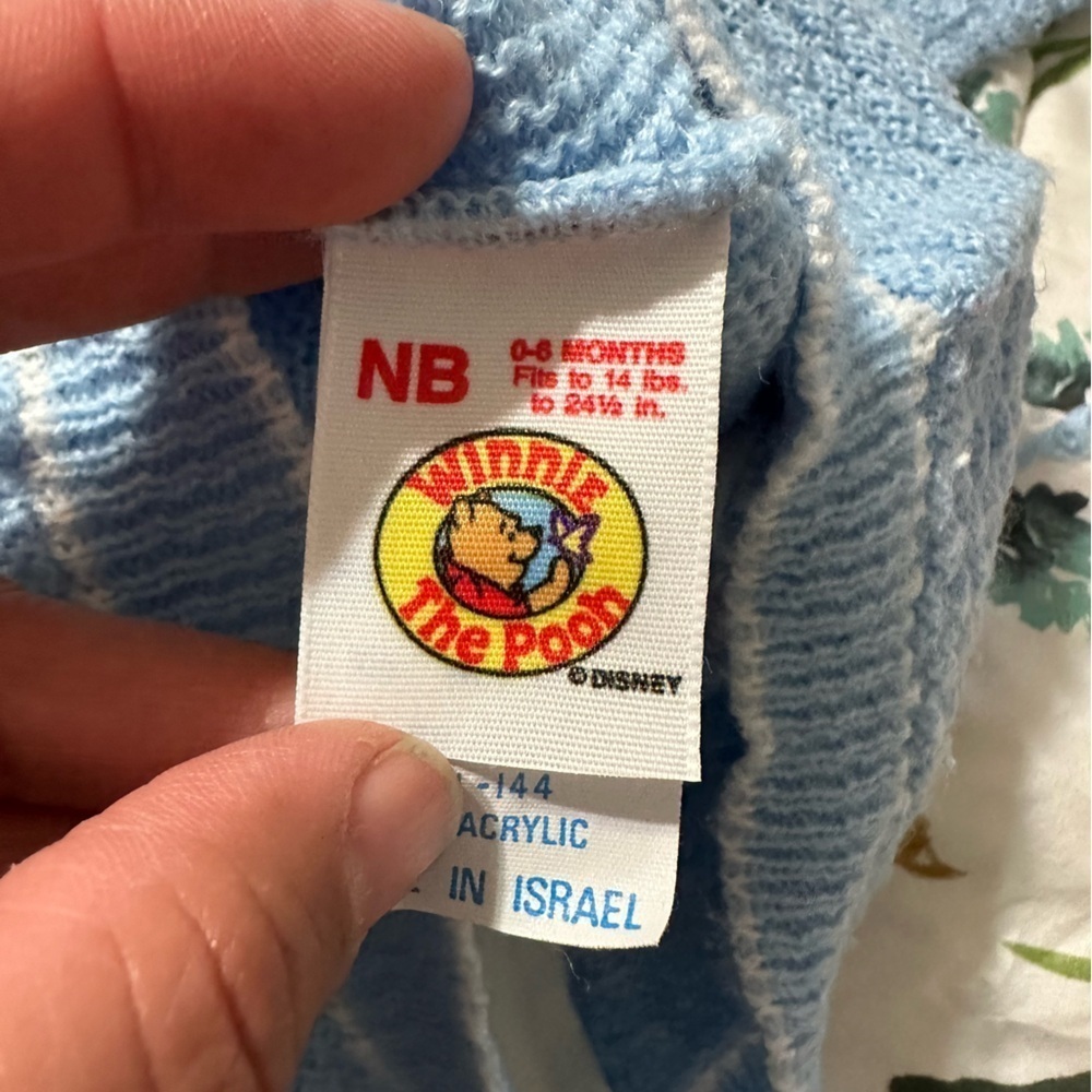 Winnie The Pooh 0-6 months Vintage knit sweater with hood, zips in the back - Picture 3 of 4